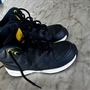 Sneakers Nike Manoa Boy Boots Leather High Top Sneakers ( BQ5373-401) Size 12C